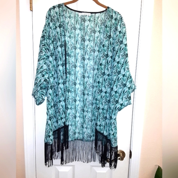 Maurice's Size 2/3 Plus Size Ikat Print Kimono Style Overlay Jacket With Fringe - Picture 1 of 8